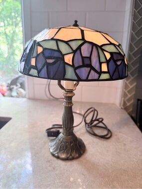Vintage Leaded Stained Glass Tiffany Accent Table Lamp 11”